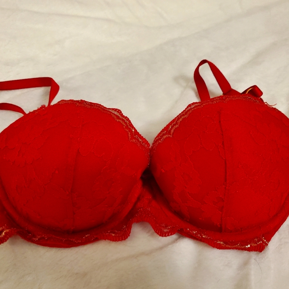 VS Red Lacey Bra